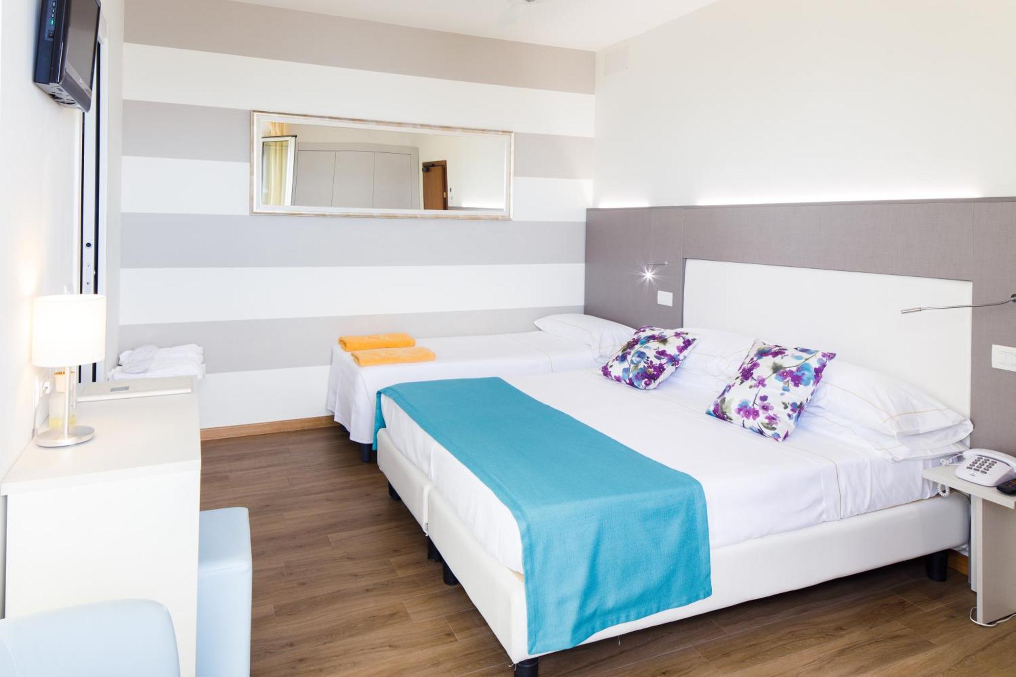 Una Hotels Imperial Beach Hotel มาร็อตตา ภายนอก รูปภาพ