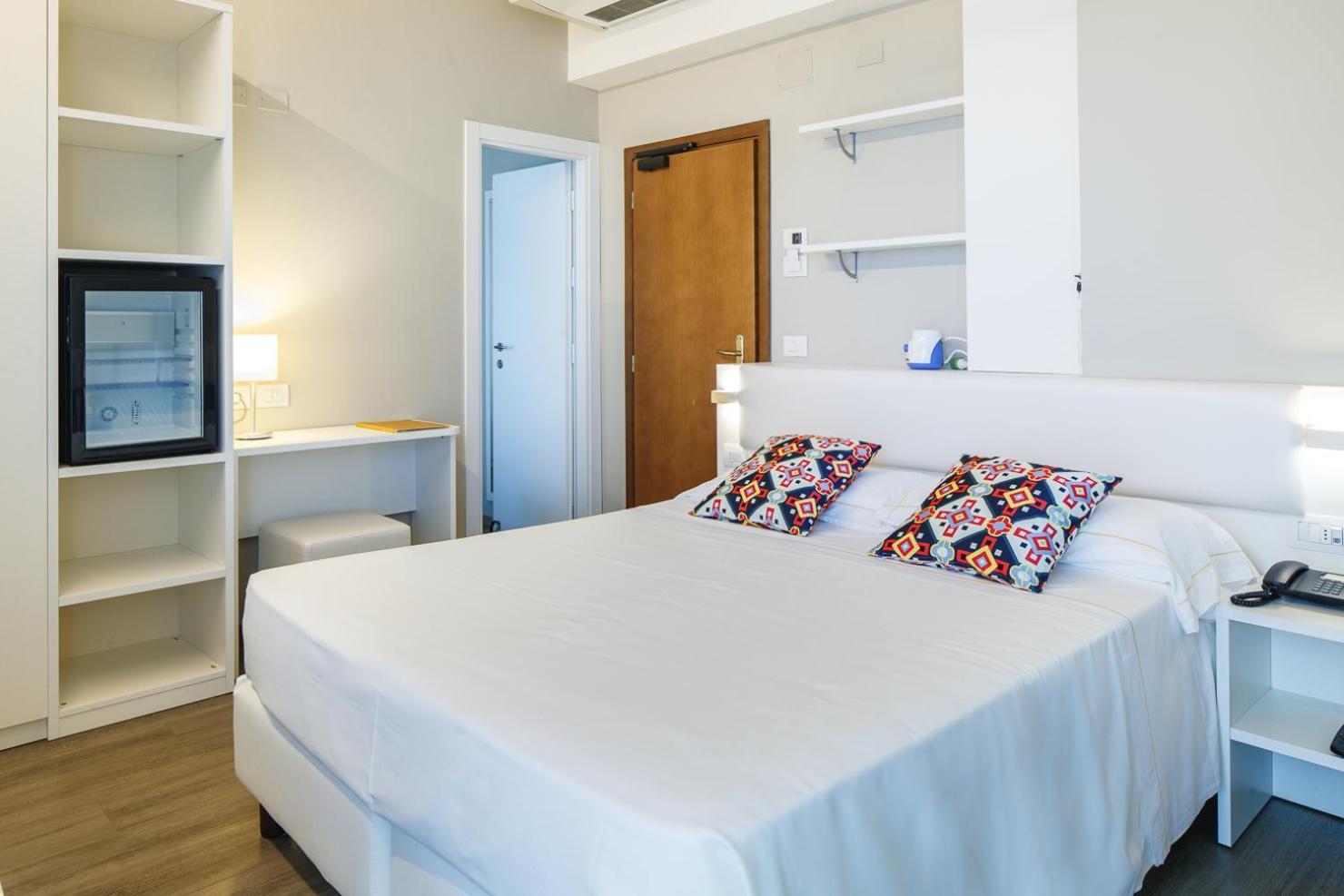 Una Hotels Imperial Beach Hotel มาร็อตตา ภายนอก รูปภาพ