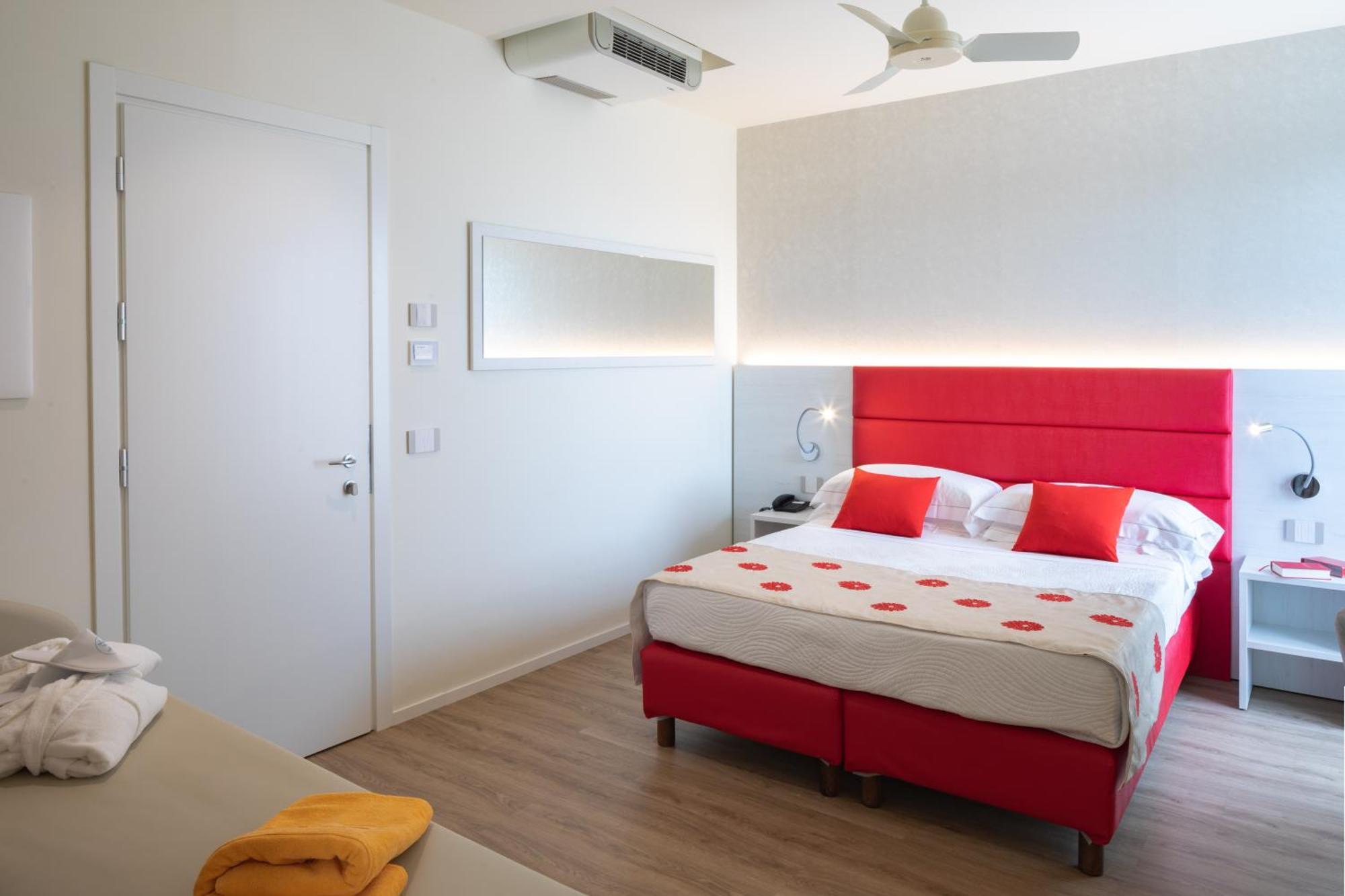 Una Hotels Imperial Beach Hotel มาร็อตตา ภายนอก รูปภาพ