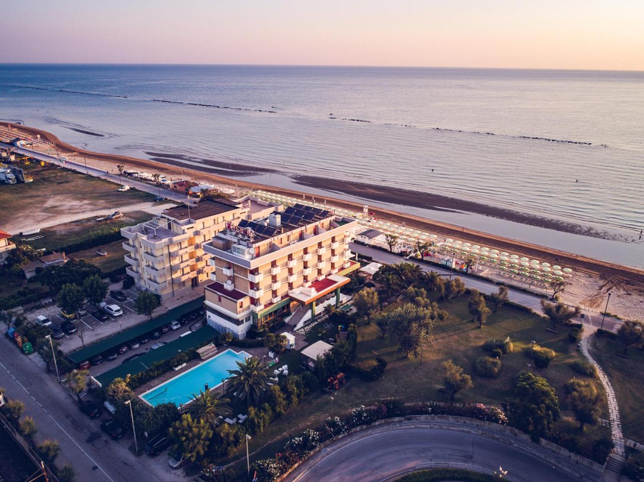 Una Hotels Imperial Beach Hotel มาร็อตตา ภายนอก รูปภาพ
