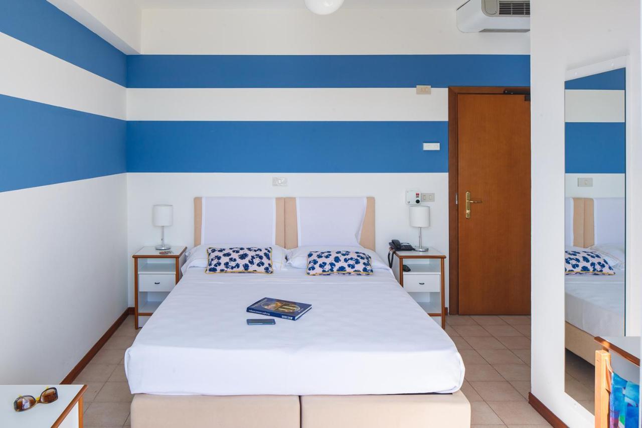 Una Hotels Imperial Beach Hotel มาร็อตตา ภายนอก รูปภาพ