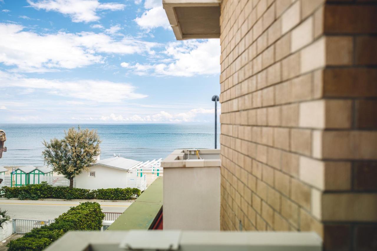 Una Hotels Imperial Beach Hotel มาร็อตตา ภายนอก รูปภาพ
