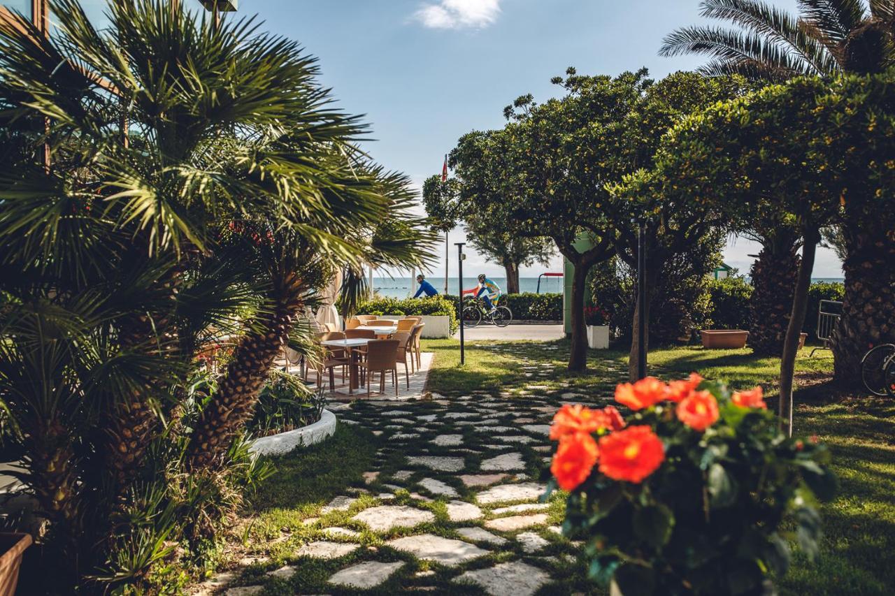 Una Hotels Imperial Beach Hotel มาร็อตตา ภายนอก รูปภาพ